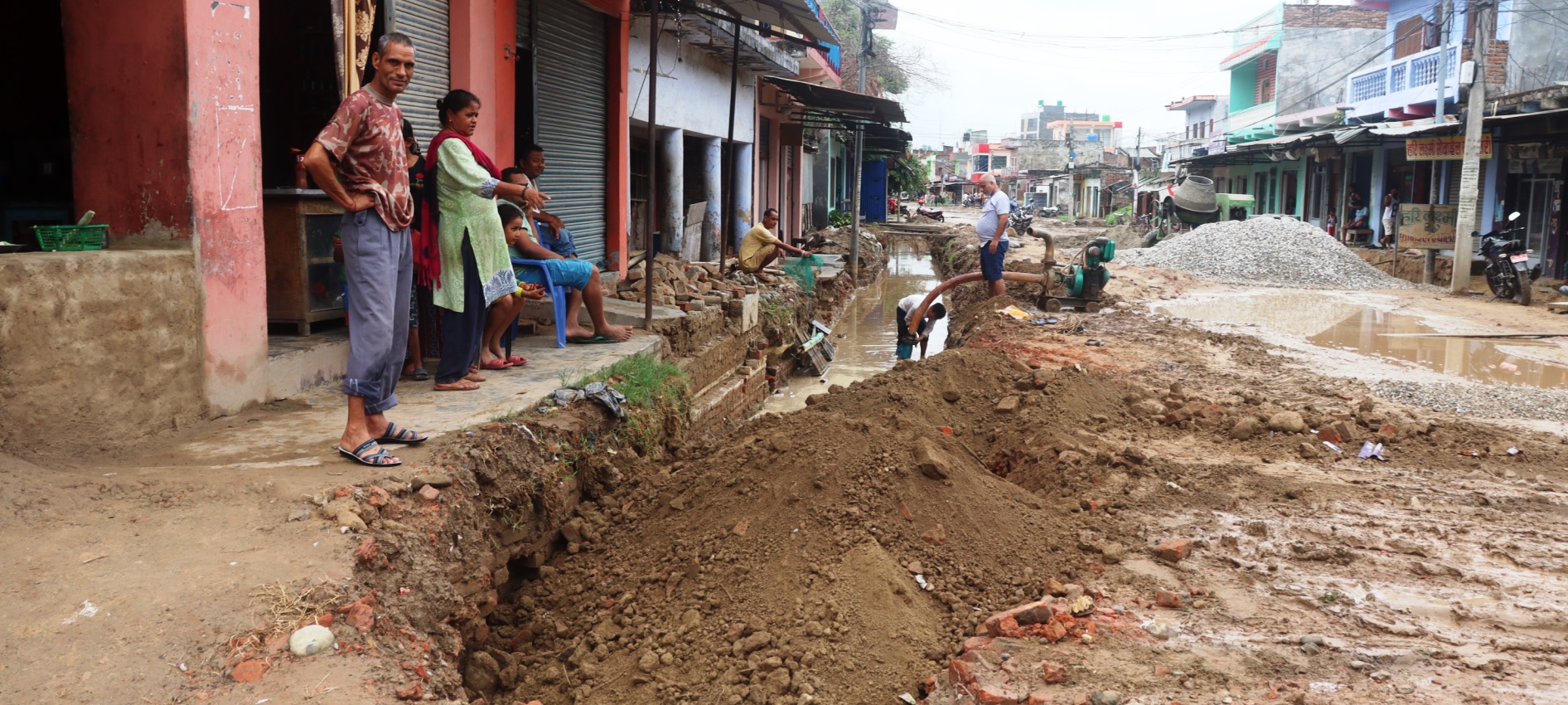 बेलौरी बजारमा निर्माणाधीन ड्रेनमा चरम लापरबाही र ढिलासुस्ती